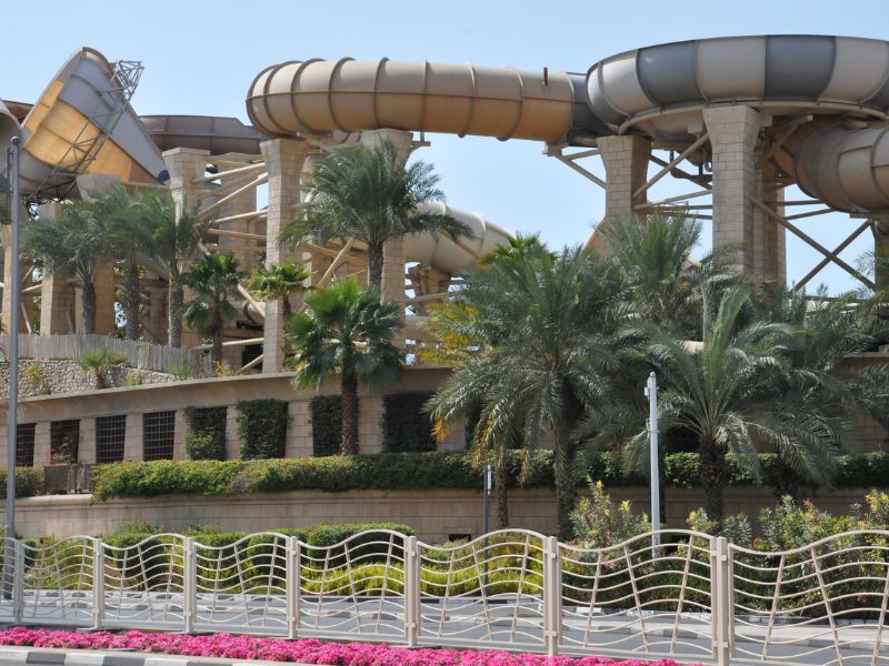 Blick auf die Wasserrutsche im Wild Wadi Waterpark Dubai