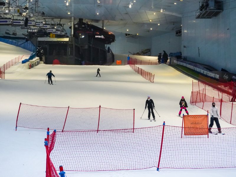 Im sonnigen Dubai kann man indoor skifahren