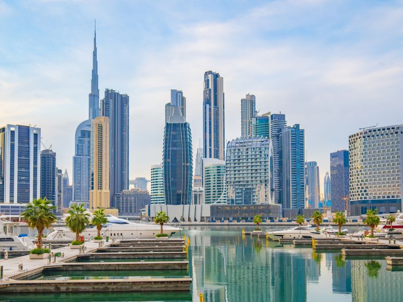 Hafen in Dubai mit Luxusyachten