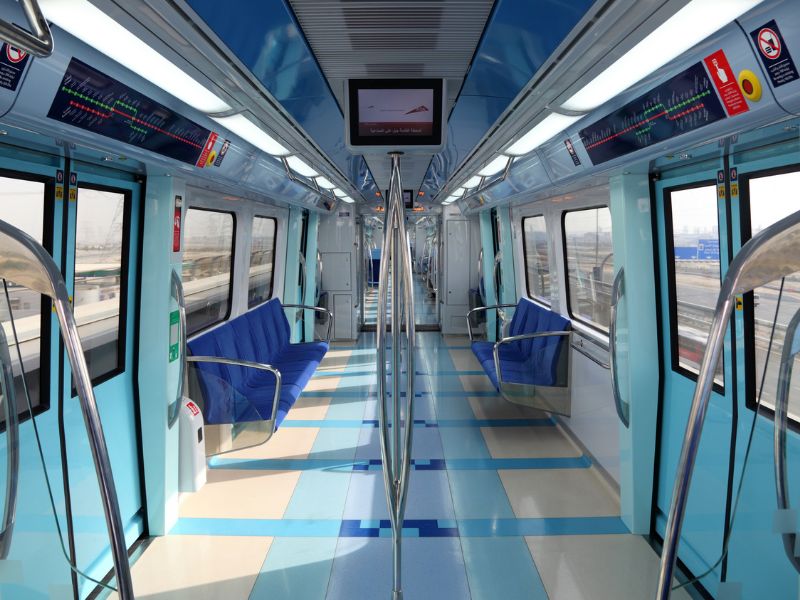 In der Metro von Dubai unterwegs