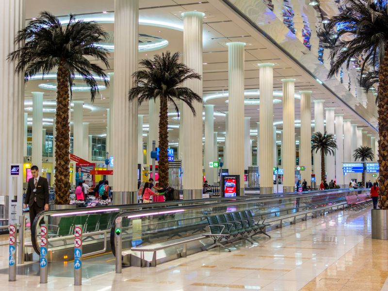 Innen im Flughafen von Dubai