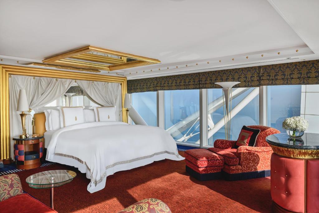 Luxusbett in einer Suite des Burj Al Arab Hotel Dubai