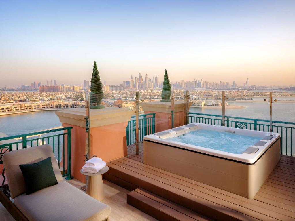 Whirlpool auf der Terrasse des Atlantis The Palm Hotel in Dubai